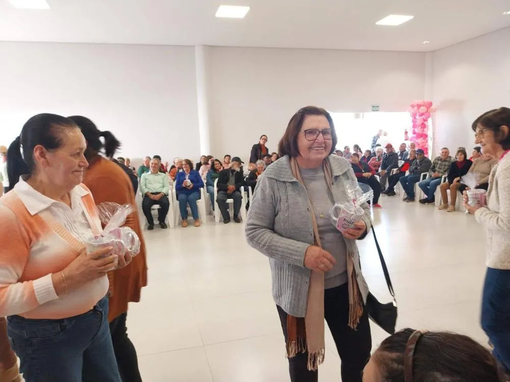 Vista Gaúcha realiza entrega de kits do Programa Mãe Gaúcha