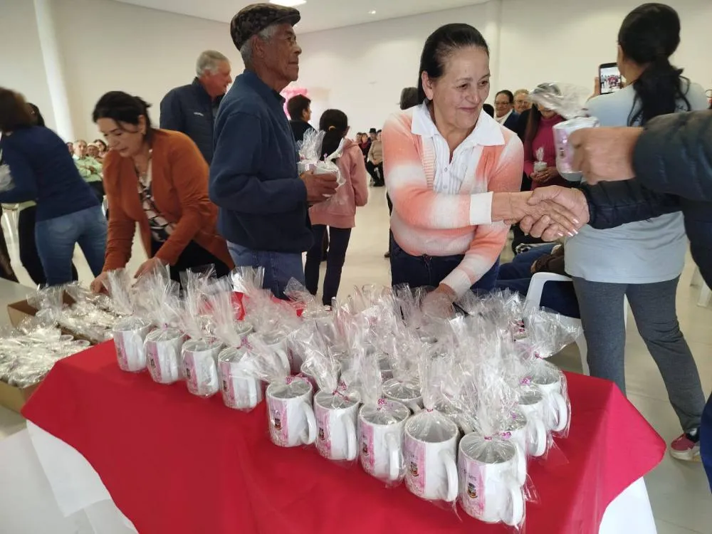 Vista Gaúcha realiza entrega de kits do Programa Mãe Gaúcha