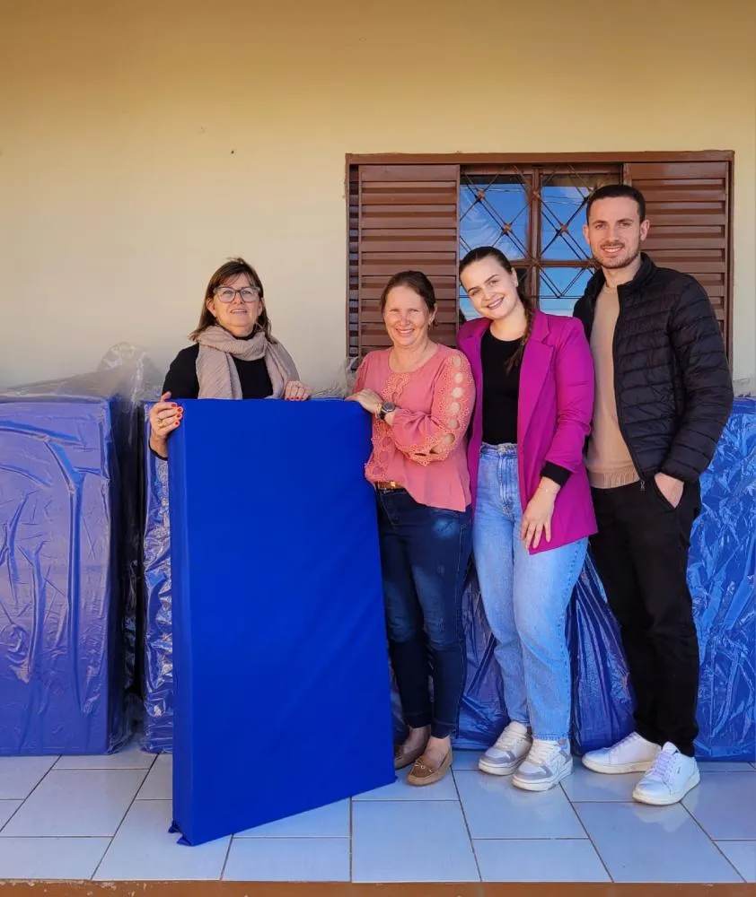 Administração Municipal realiza entrega de colchonetes para escolas da rede municipal