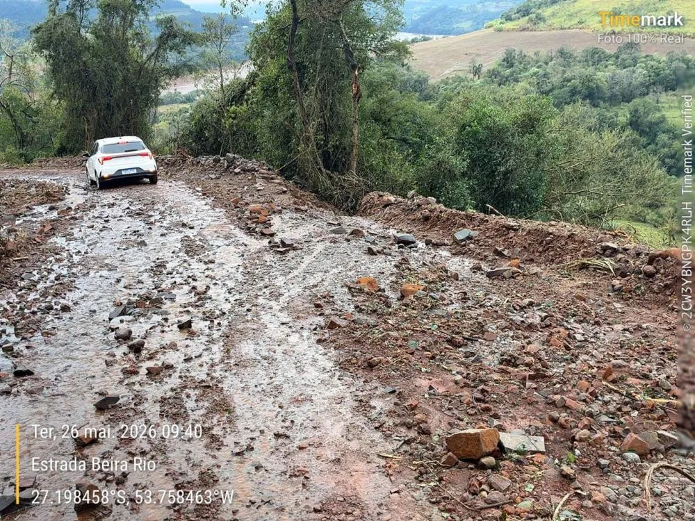 Acidente na ERS-330 e temporal em Barra do Guarita mobilizam Bombeiros Voluntários e equipes de resgate
