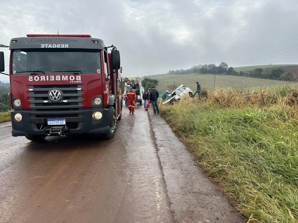 Acidente na ERS-330 e temporal em Barra do Guarita mobilizam Bombeiros Voluntários e equipes de resgate