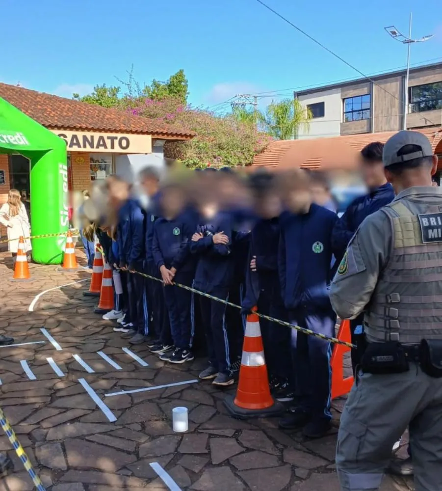 Brigada Militar realiza ação de conscientização do Maio Amarelo em Três Passos