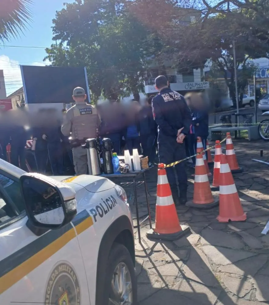 Brigada Militar realiza ação de conscientização do Maio Amarelo em Três Passos