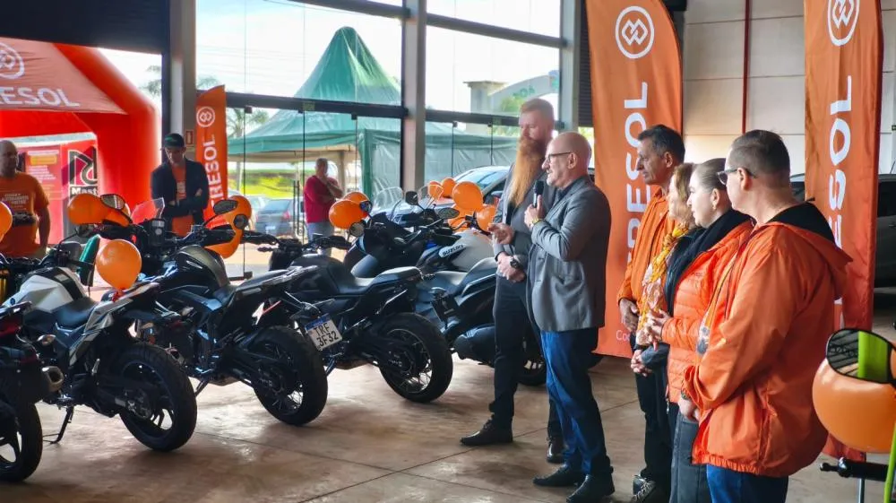 Prefeito prestigia abertura do Feirão de Automóveis e Motos da Cresol em Tenente Portela