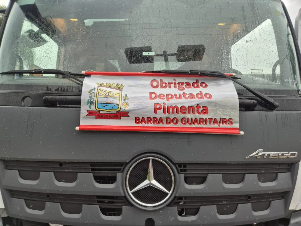Barra do Guarita recebe caminhão Mercedes-Benz 6x4 para reforçar serviços da Secretaria de Obras