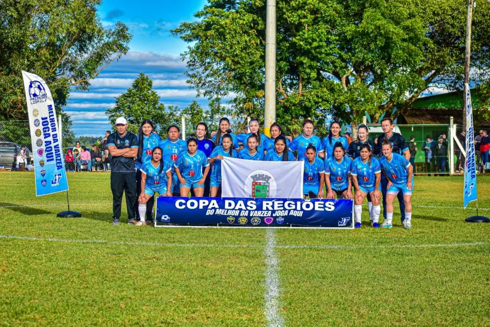 Fabio (treinador), Beti, Érica, Sinara, Elisa(capitã), Mônica, Cledi, Marcieli, Evelin, Lidia e Pressi (Presidente). Agachados da esquerda para direita: Bila, Milka, Rani, Alana, Duda, Dani, Den, Juleide e Aninha. Fotos: Divulgação