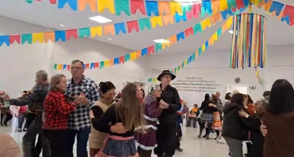 Festa Junina promove integração e momentos de alegria para idosos do Grupo Reviver