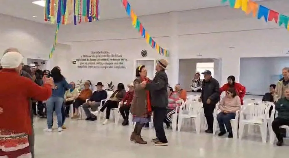 Festa Junina promove integração e momentos de alegria para idosos do Grupo Reviver