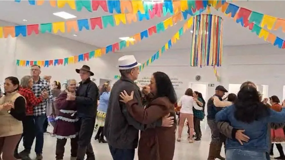 Festa Junina promove integração e momentos de alegria para idosos do Grupo Reviver