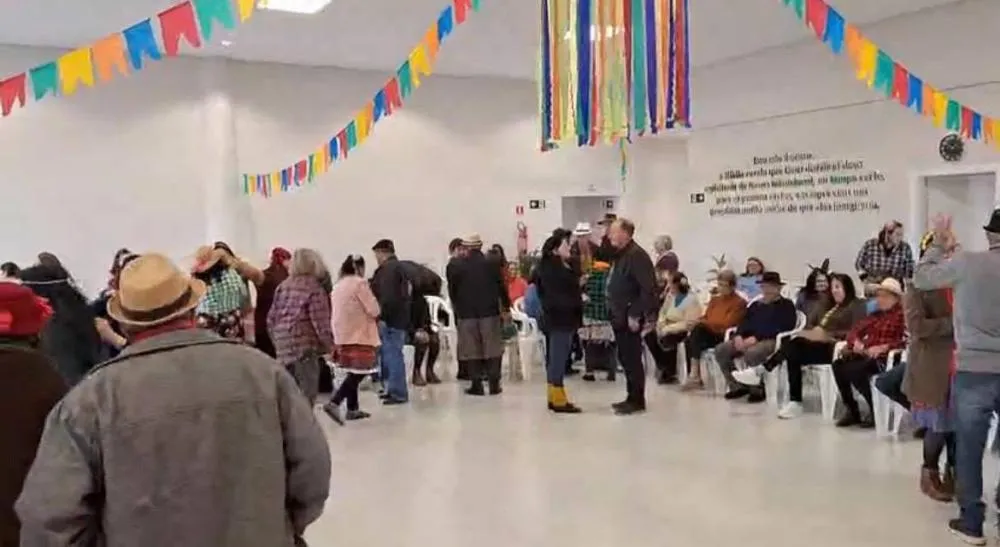 Festa Junina promove integração e momentos de alegria para idosos do Grupo Reviver