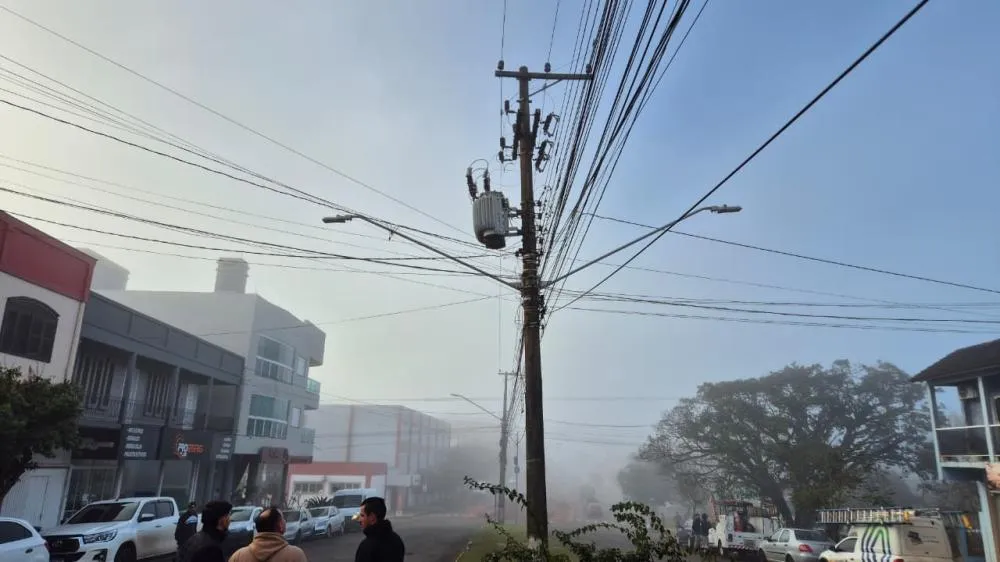 Operação Poste Limpo inicia força-tarefa para organizar fiação urbana em Tenente Portela