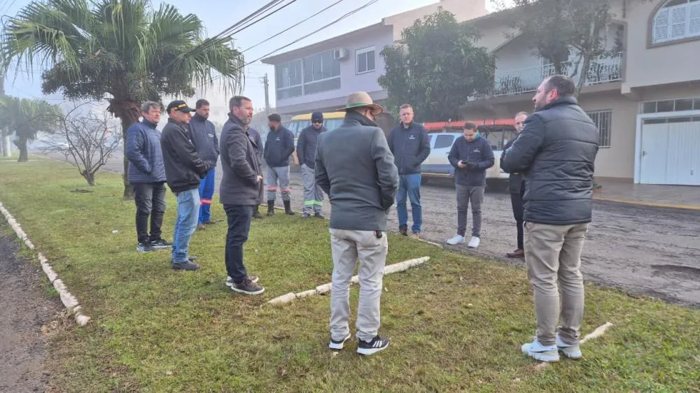 Operação Poste Limpo inicia força-tarefa para organizar fiação urbana em Tenente Portela
