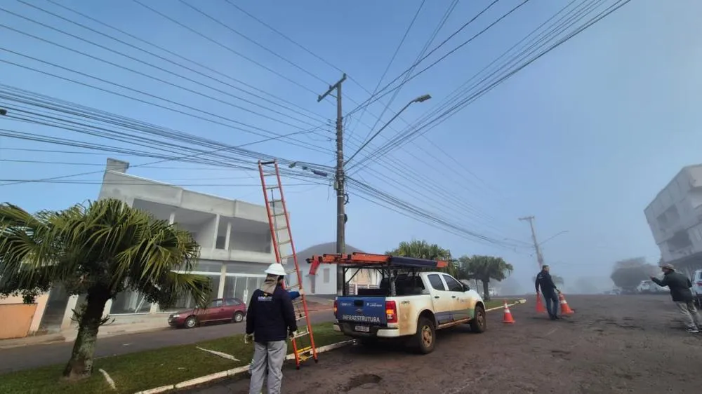 Operação Poste Limpo inicia força-tarefa para organizar fiação urbana em Tenente Portela