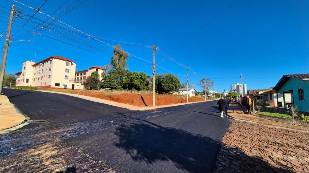 Pavimentação avança em quatro quadras e Prefeitura anuncia novas etapas de obras em Tenente Portela