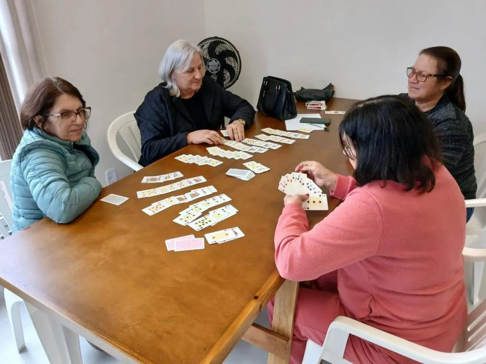 Grupo de Idosos Reviver promove torneio de bolãozinho, canastra e bocha em Vista Gaúcha