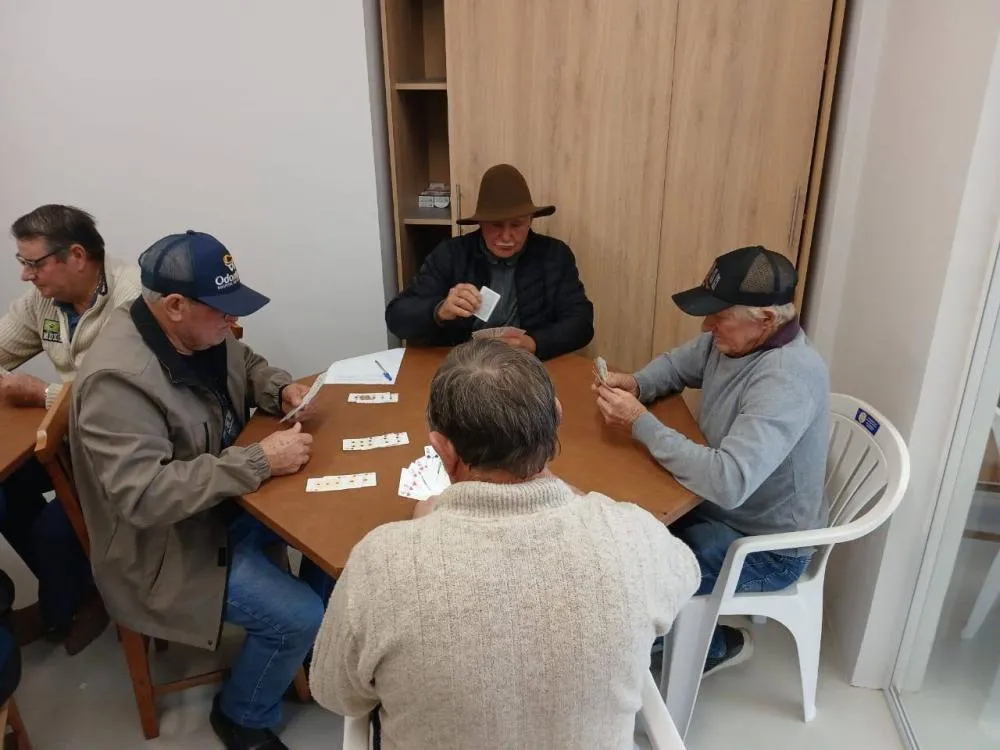 Grupo de Idosos Reviver promove torneio de bolãozinho, canastra e bocha em Vista Gaúcha