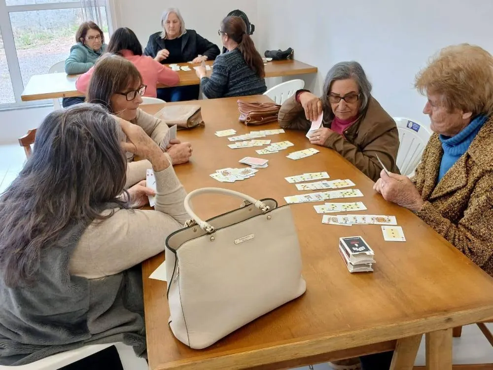 Grupo de Idosos Reviver promove torneio de bolãozinho, canastra e bocha em Vista Gaúcha