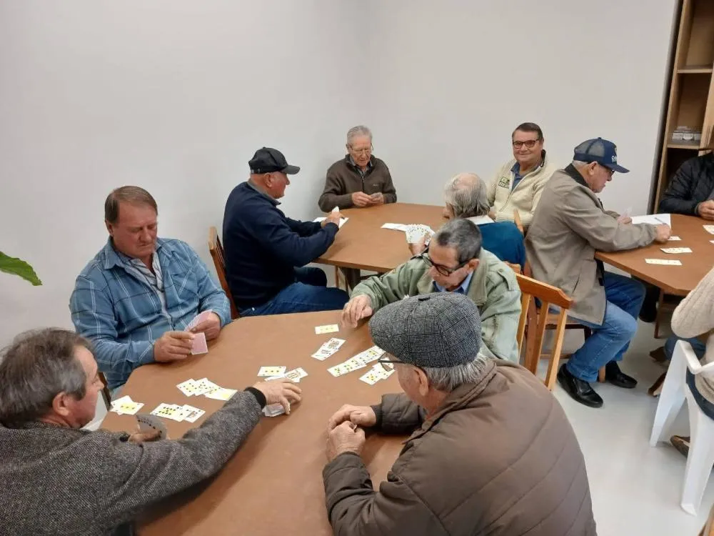 Grupo de Idosos Reviver promove torneio de bolãozinho, canastra e bocha em Vista Gaúcha