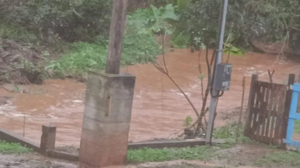 Chuvas causam alagamentos pontuais e interrupções temporárias em estradas de Vista Gaúcha