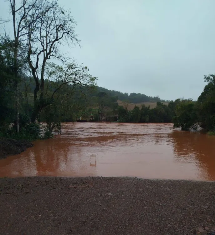 Chuvas causam alagamentos pontuais e interrupções temporárias em estradas de Vista Gaúcha