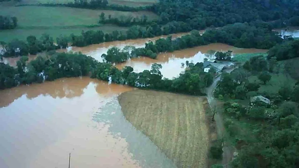 Chuvas causam alagamentos pontuais e interrupções temporárias em estradas de Vista Gaúcha