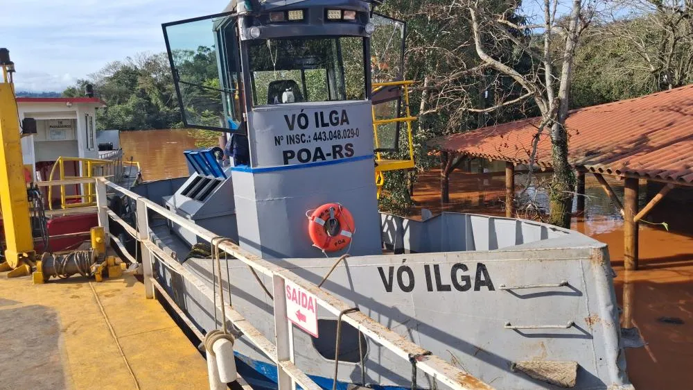 Rio Uruguai baixa mais de três metros e travessia da Barca Aliança é retomada
