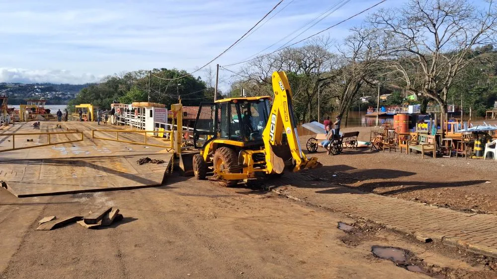 Rio Uruguai baixa mais de três metros e travessia da Barca Aliança é retomada