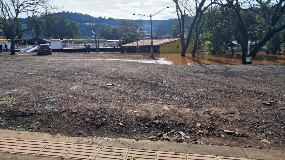 Rio Uruguai baixa mais de três metros e travessia da Barca Aliança é retomada