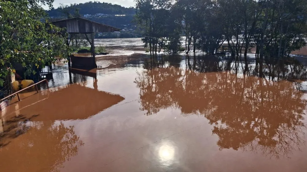 Rio Uruguai baixa mais de três metros e travessia da Barca Aliança é retomada