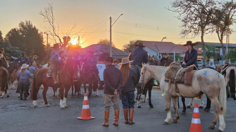 27ª Cavalgada Tenente Mário Portela Fagundes inicia com recorde de participantes e celebra a tradição gaúcha