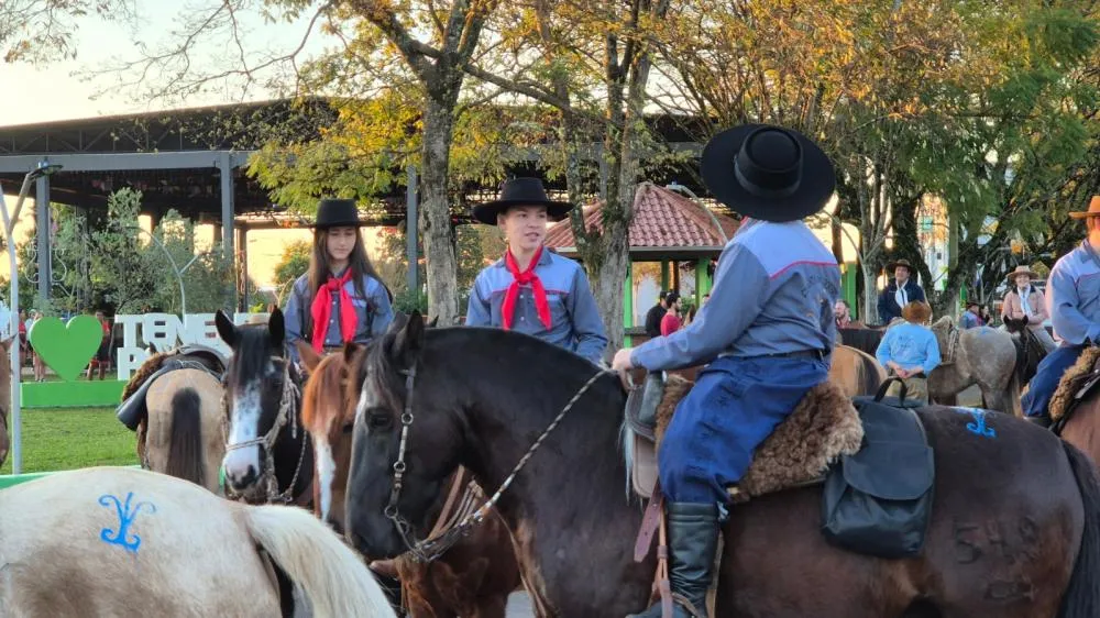 27ª Cavalgada Tenente Mário Portela Fagundes inicia com recorde de participantes e celebra a tradição gaúcha