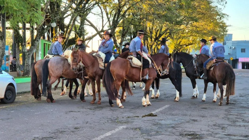 27ª Cavalgada Tenente Mário Portela Fagundes inicia com recorde de participantes e celebra a tradição gaúcha