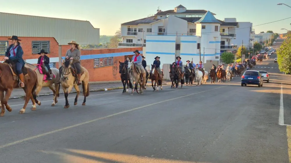 27ª Cavalgada Tenente Mário Portela Fagundes inicia com recorde de participantes e celebra a tradição gaúcha