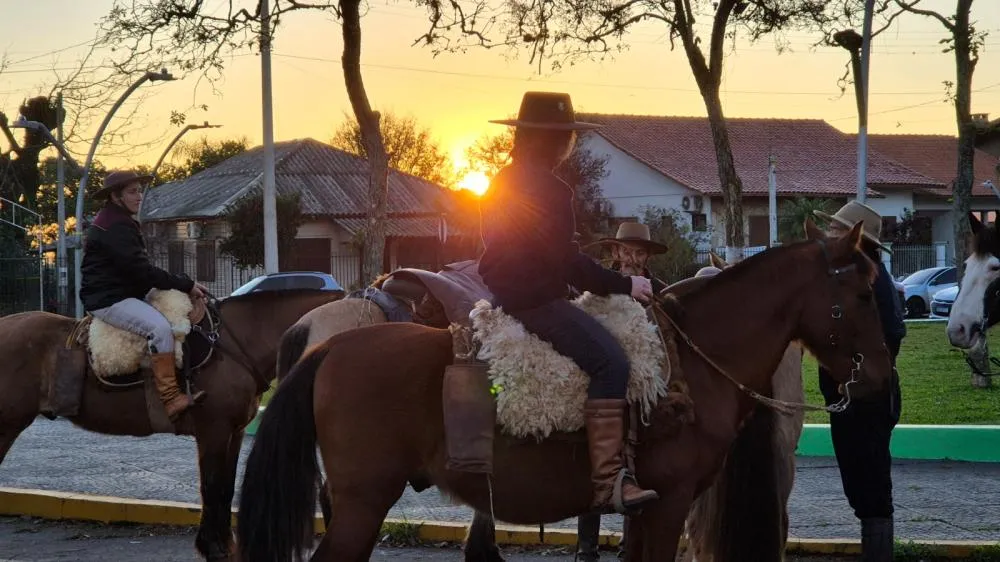 27ª Cavalgada Tenente Mário Portela Fagundes inicia com recorde de participantes e celebra a tradição gaúcha