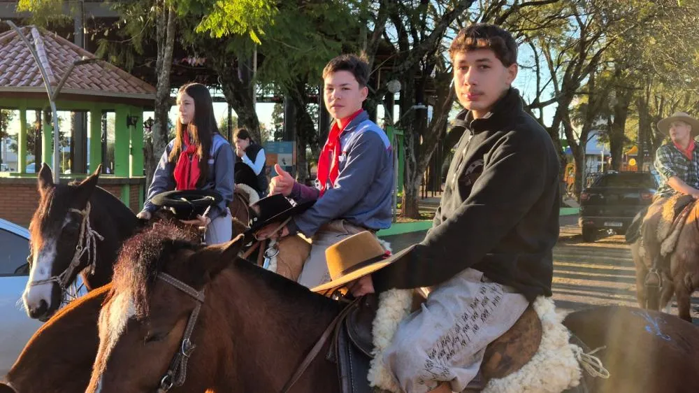 27ª Cavalgada Tenente Mário Portela Fagundes inicia com recorde de participantes e celebra a tradição gaúcha