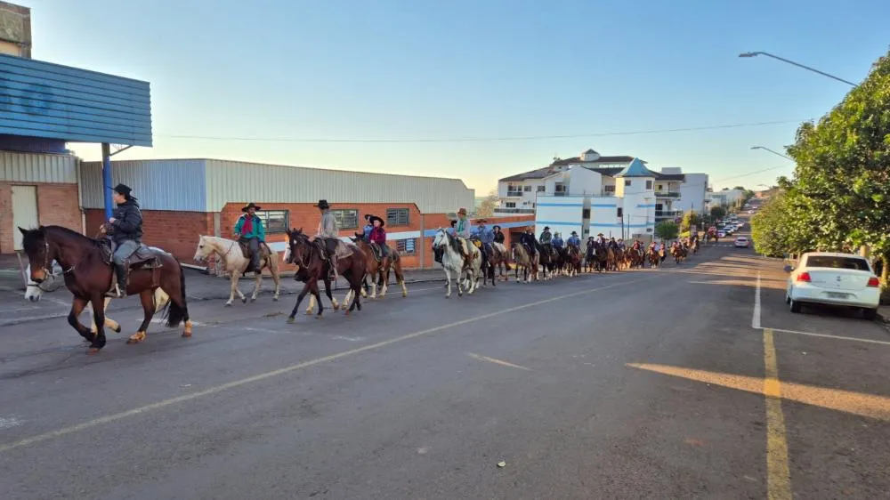 27ª Cavalgada Tenente Mário Portela Fagundes inicia com recorde de participantes e celebra a tradição gaúcha