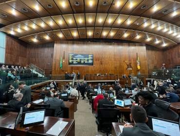 Votação ocorreu nesta tarde, no Plenário da Assembleia Legislativa Créditos: Eduardo Nichele Foi aprovado hoje à tarde pela Assembleia Legislativa do RS, por 48 votos favoráveis e 3 contrários, o PL 115/2023, que reajusta os subsídios dos Juízes e Desem