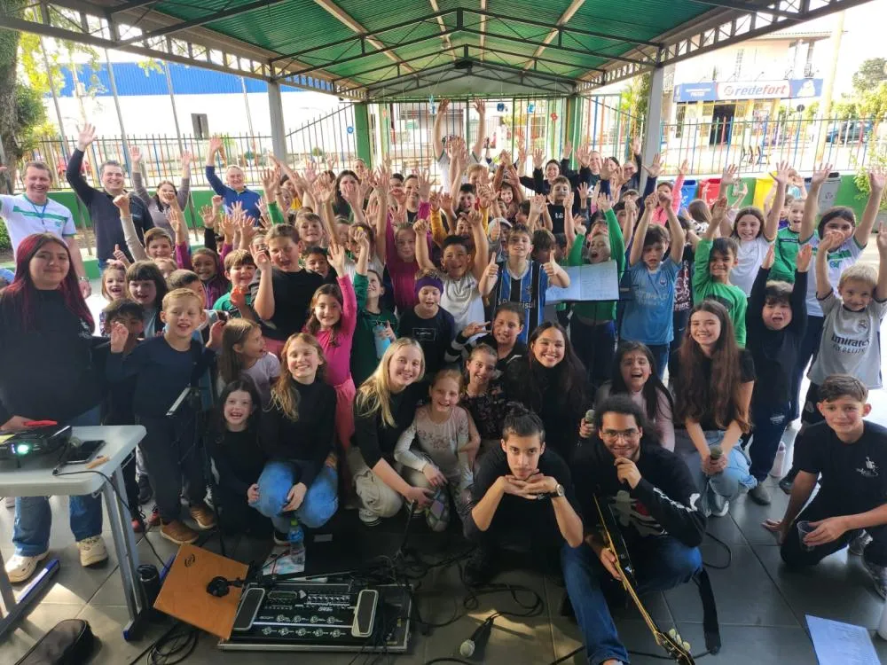 Banda IF Musical se apresenta na Escola Estadual Tenente Portela
