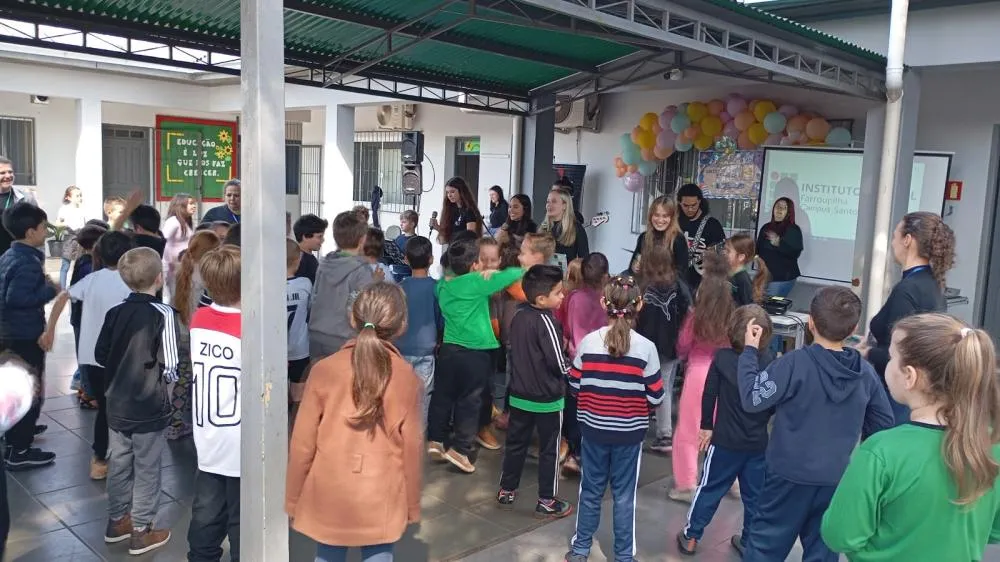 Banda IF Musical se apresenta na Escola Estadual Tenente Portela