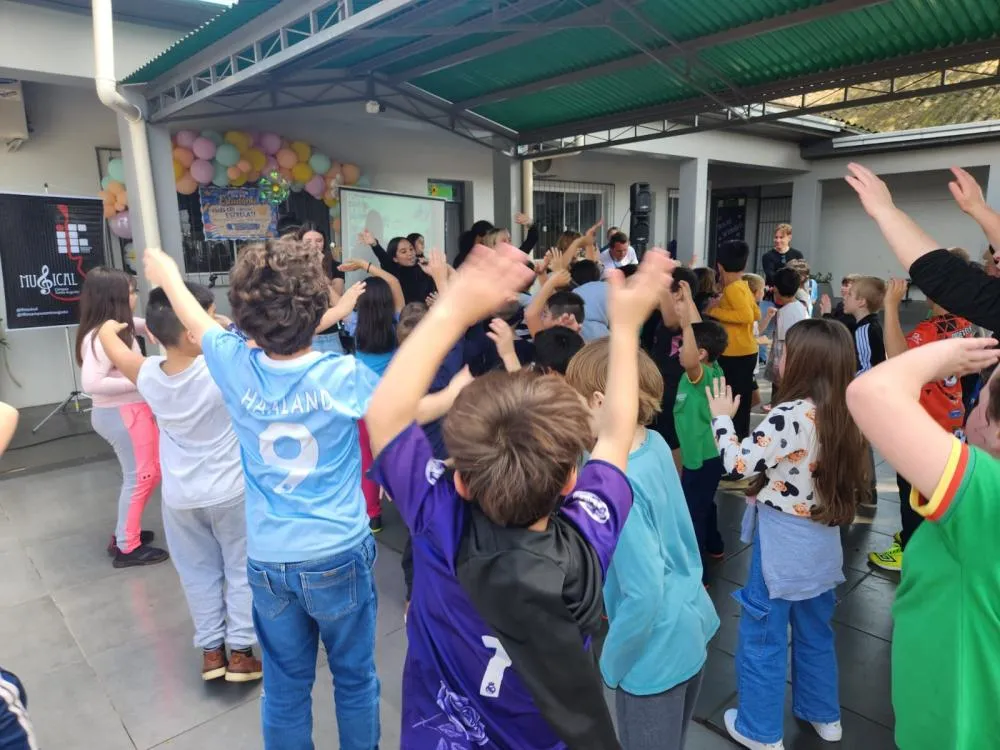 Banda IF Musical se apresenta na Escola Estadual Tenente Portela
