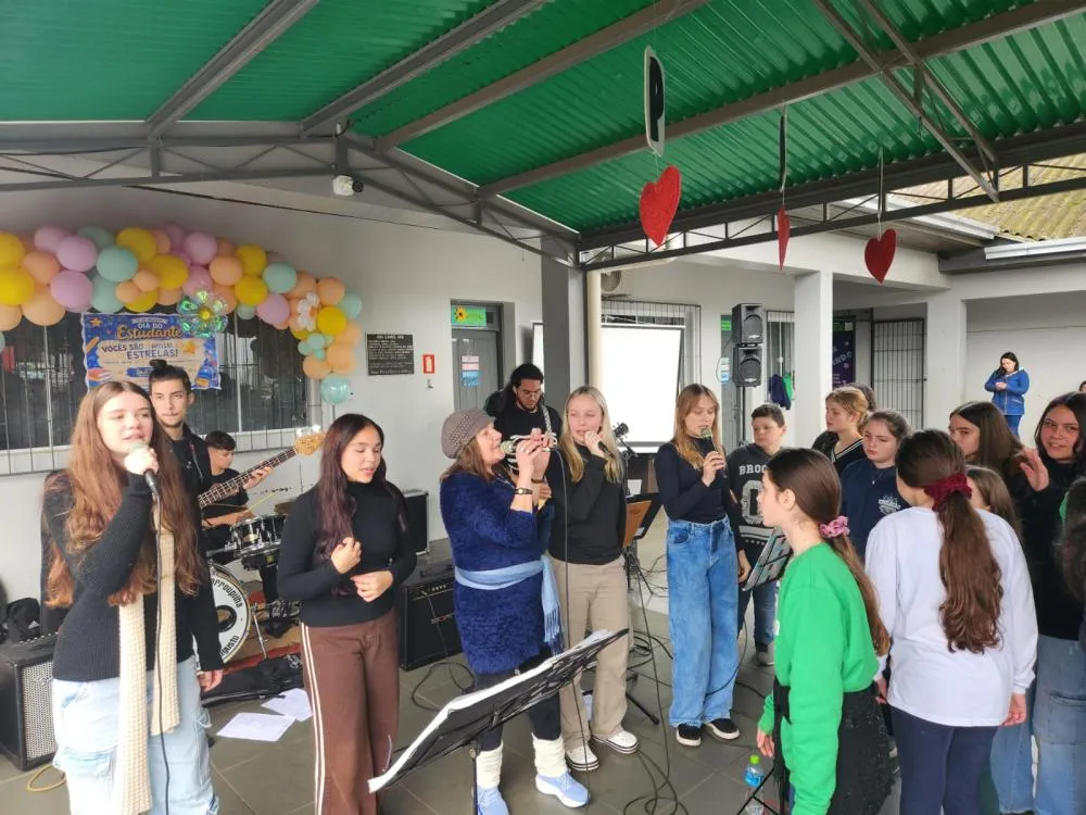 Banda IF Musical se apresenta na Escola Estadual Tenente Portela