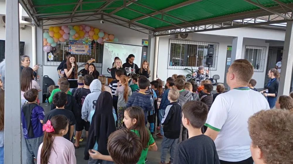 Banda IF Musical se apresenta na Escola Estadual Tenente Portela