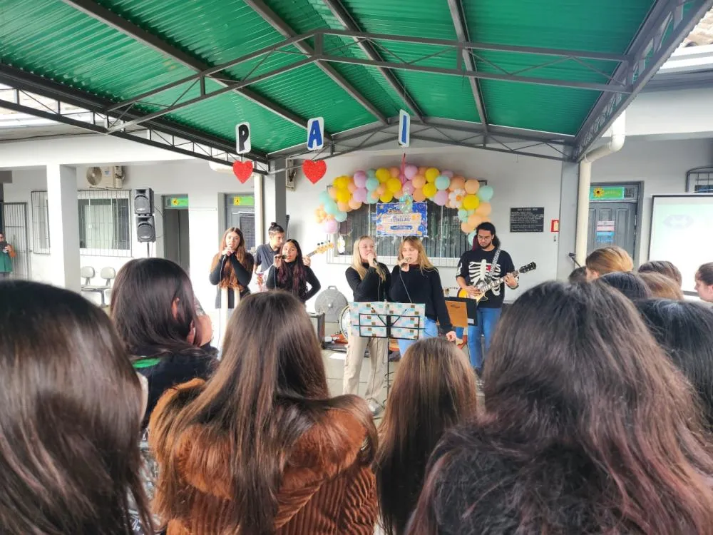 Banda IF Musical se apresenta na Escola Estadual Tenente Portela