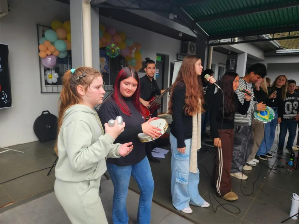Banda IF Musical se apresenta na Escola Estadual Tenente Portela