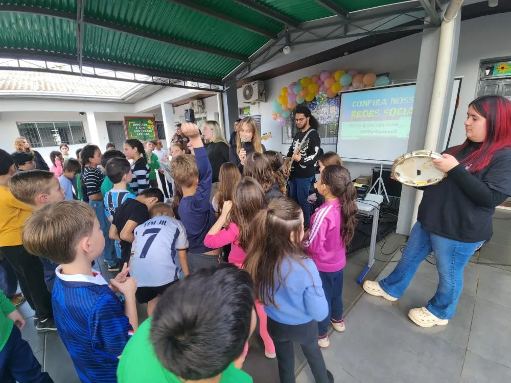Banda IF Musical se apresenta na Escola Estadual Tenente Portela