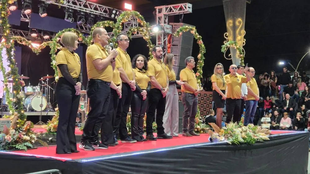 Tenente Portela elege novas soberanas durante baile dos 71 anos