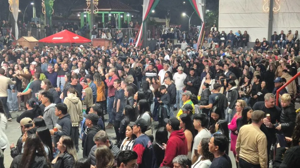Tenente Portela elege novas soberanas durante baile dos 71 anos