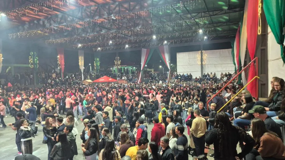 Tenente Portela elege novas soberanas durante baile dos 71 anos