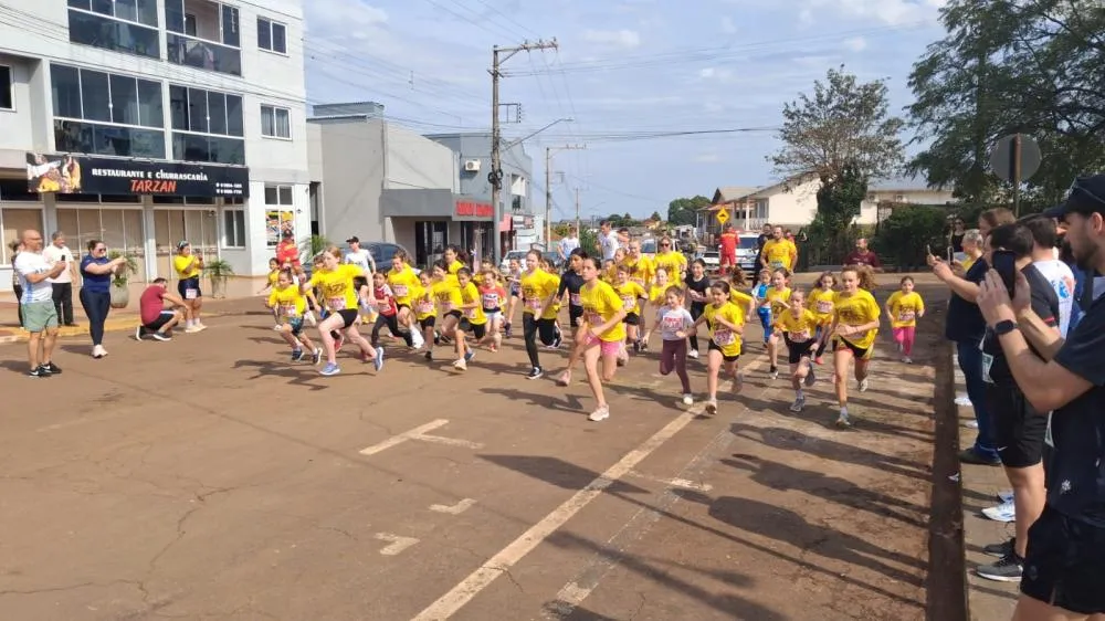Rústica dos 71 anos reúne 550 atletas e transforma ruas de Tenente Portela em festa do esporte