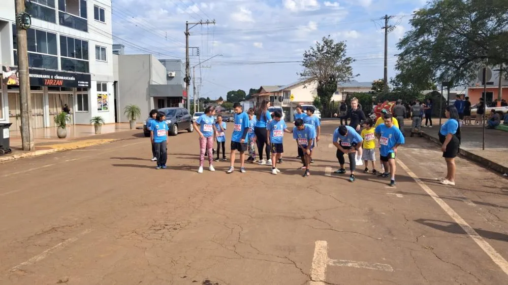 Rústica dos 71 anos reúne 550 atletas e transforma ruas de Tenente Portela em festa do esporte